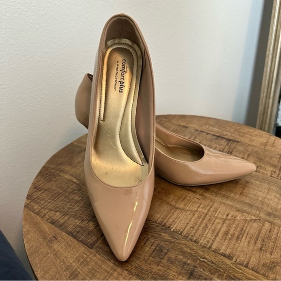 Comfort Plus by Predictions Janine Nude Patent Pointy Toe Heels - Picture 1 of 9